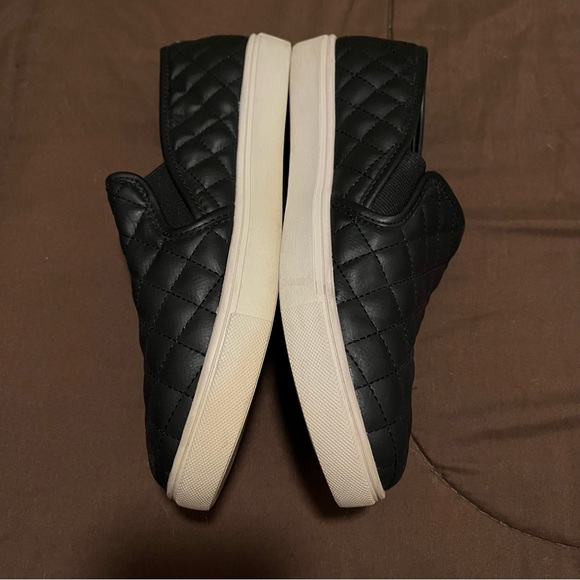 Steve Madden Ecentrcq Black Quilted Leather Upper Slip-On Sneakers. - Picture 5 of 13